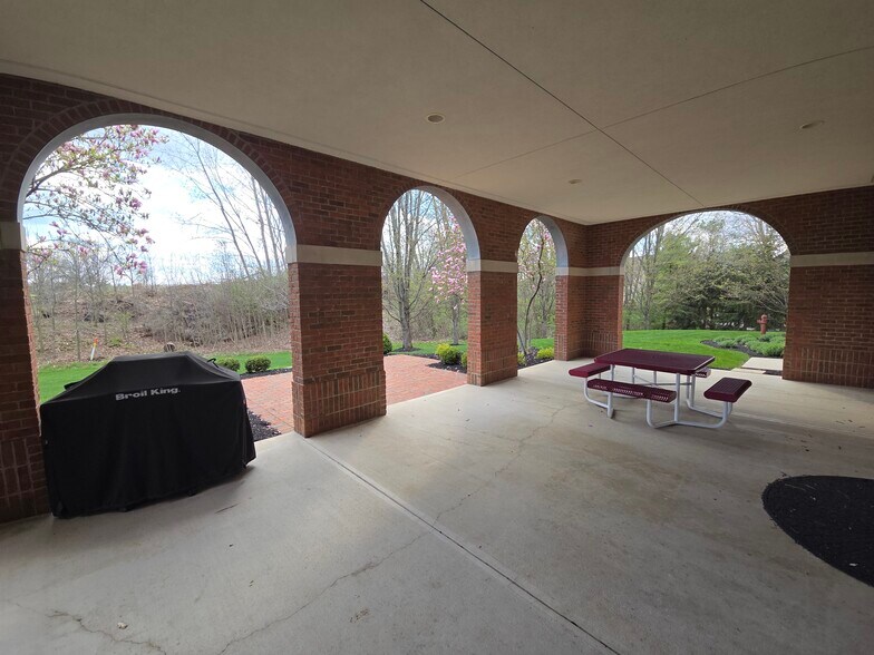 More Photos Of 9482 Wedgewood Blvd, Powell Office For Lease