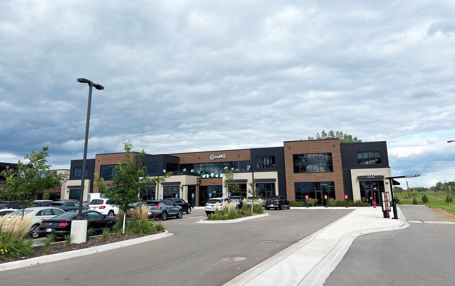 More Photos Of 2180 105th N ave, Blaine Storefront For Sale