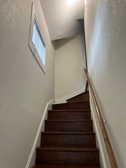 More Photos Of 912 Indiana St, Lawrence Apartments For Sale