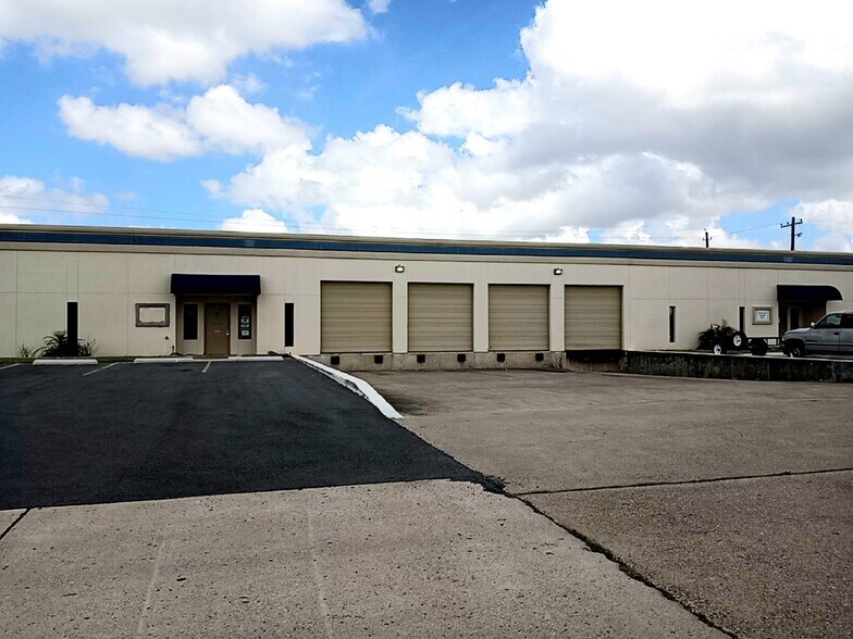 More Photos Of 1920 N Loop 499, Harlingen Showroom For Lease