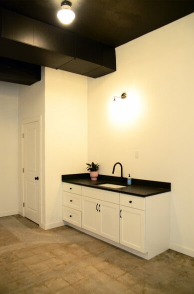 More Photos Of 500 S 20th St, Fort Smith Flex For Lease