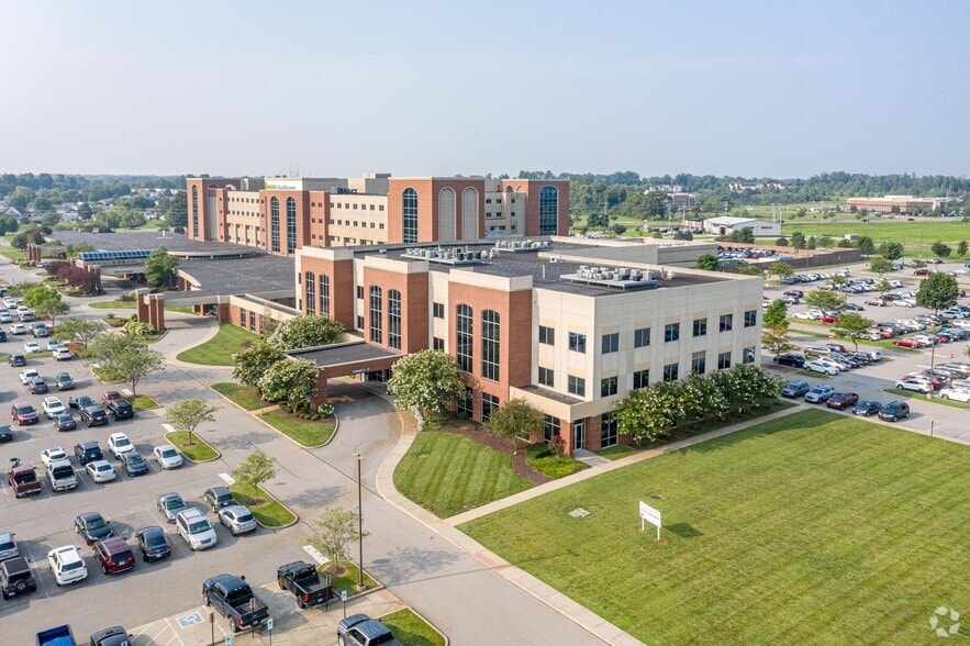 More Photos Of 647 Dunlop Ln, Clarksville Medical For Lease