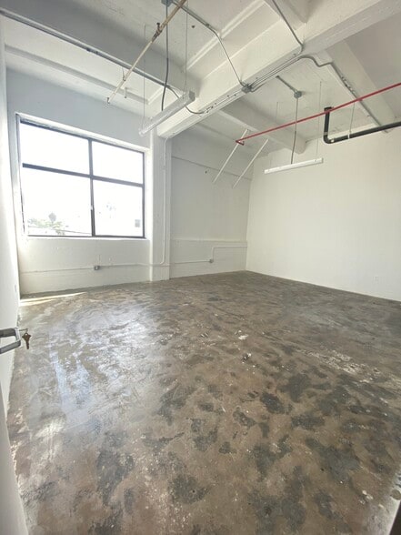 More Photos Of 901 E 31st St, Los Angeles Manufacturing For Lease