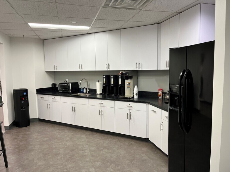 More Photos Of 5 Great Valley Pky, Malvern Office For Sale