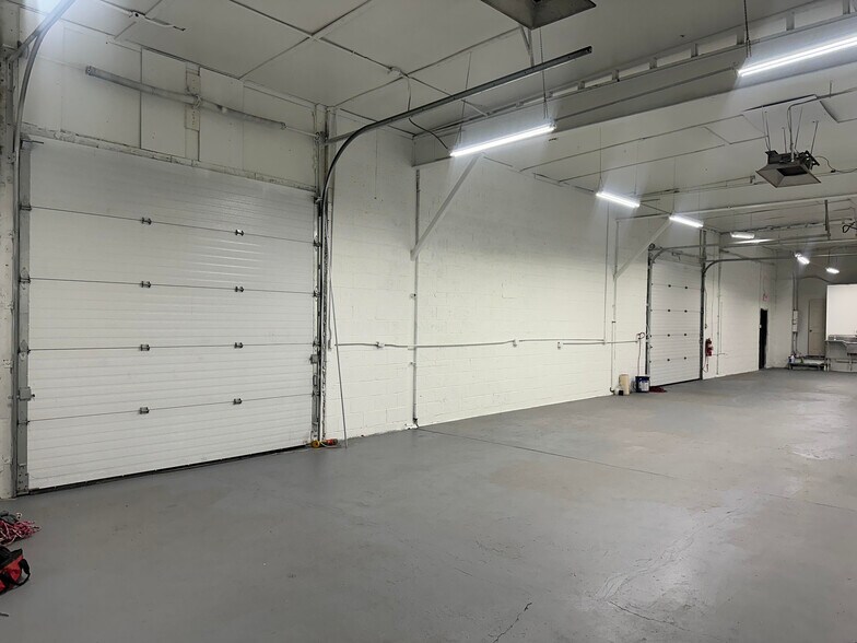 More Photos Of 1404 Randall Ave, Levittown Manufacturing For Lease