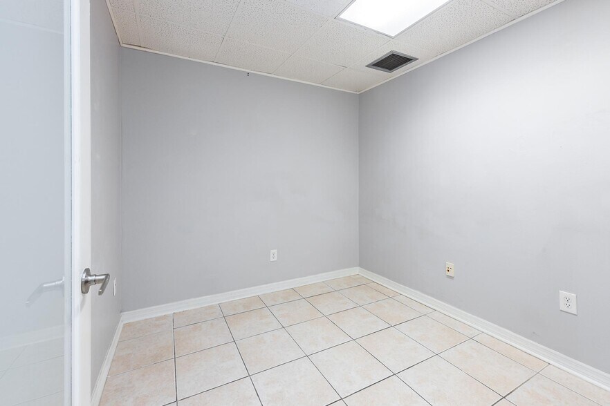 More Photos Of 7480 Fairway Dr, Miami Lakes Medical For Lease