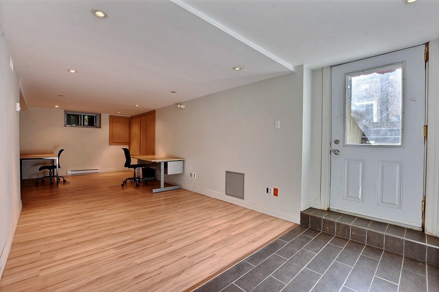 More Photos Of 510-512 Décarie Boul, Saint-Laurent Loft Creative Space For Sale