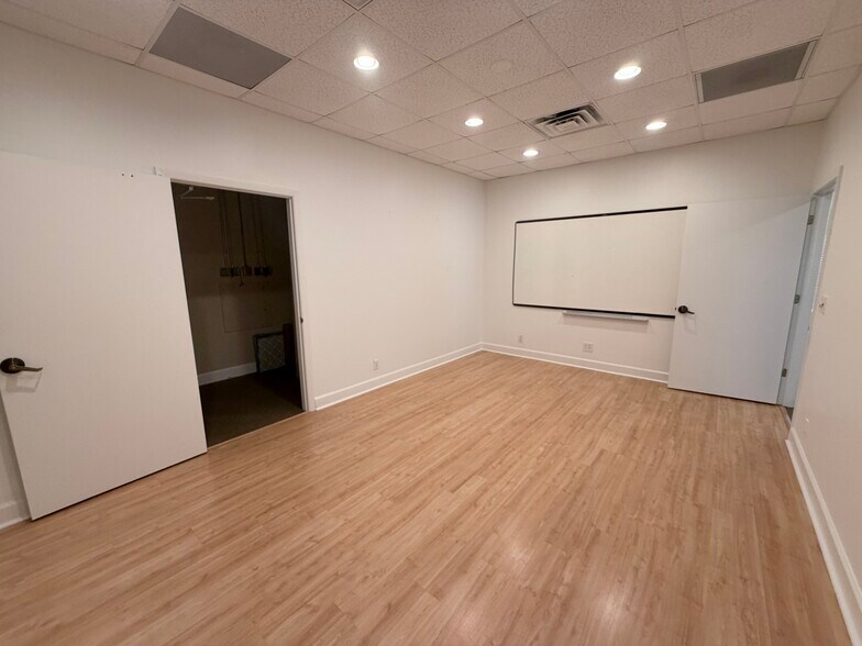 More Photos Of 42 Barkley Cir, Fort Myers Medical For Lease