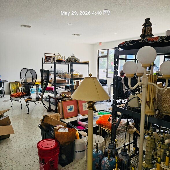 More Photos Of 6435 Gateway Ave, Sarasota General Retail For Lease