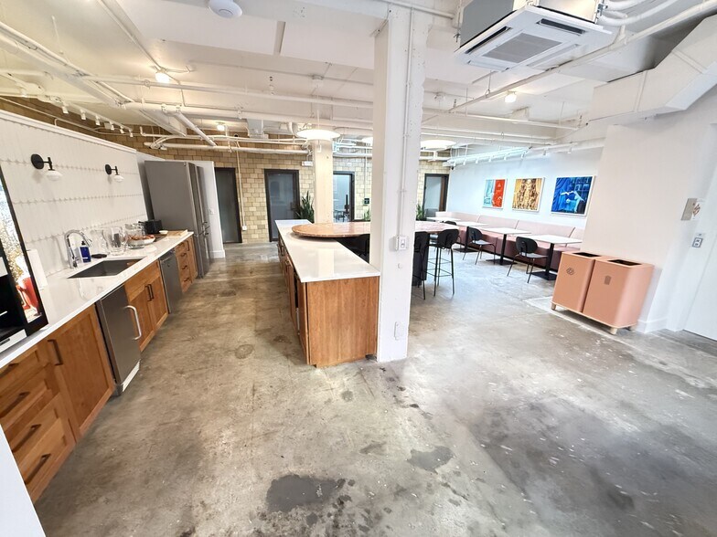 More Photos Of 220 W 18th St, Kansas City Office For Lease