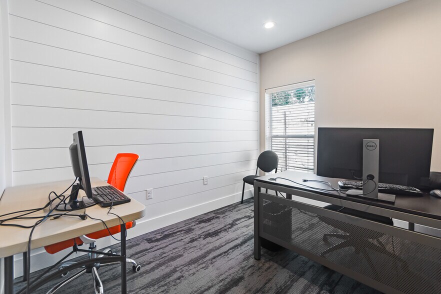 More Photos Of 2720 NW 6th St, Gainesville Medical For Lease