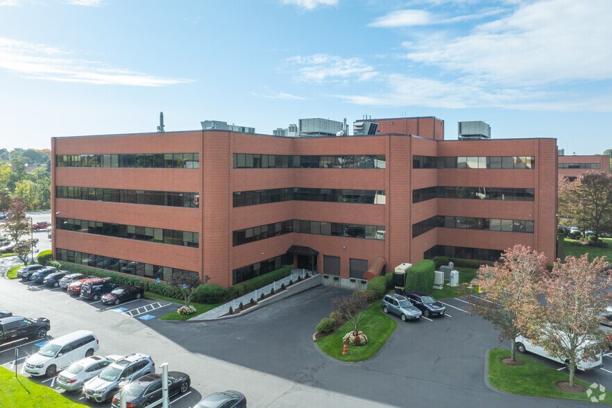 More Photos Of 309 Waverley Oaks Rd, Waltham Office For Lease