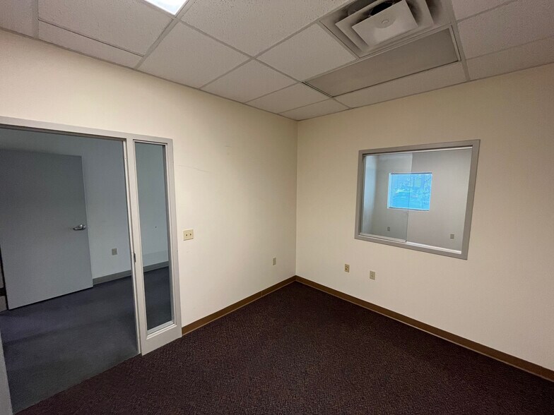 More Photos Of 1075 Ford St, Colorado Springs Warehouse For Lease