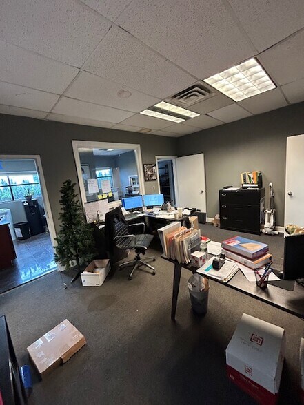 More Photos Of 70 Gazza Blvd, Farmingdale Warehouse For Lease