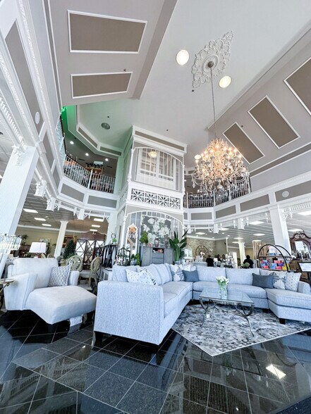 More Photos Of 540 Cortland Dr, Lake Zurich Storefront For Sale