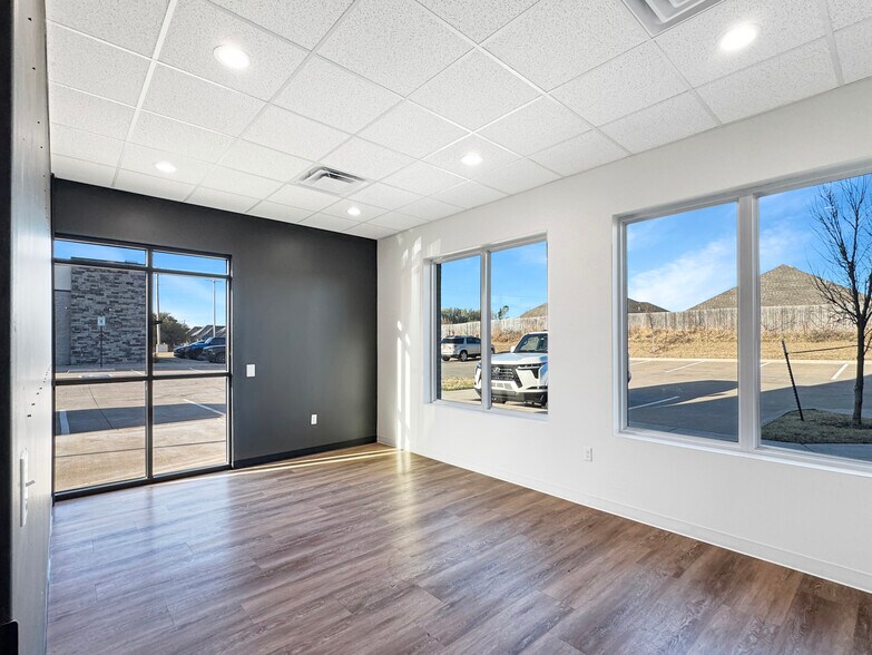 More Photos Of 15105 Crown At Lone Oak Rd, Edmond Office For Lease