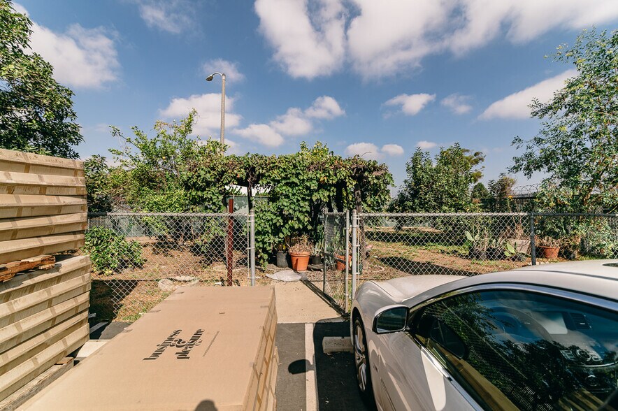 More Photos Of 19010 S Alameda St, Rancho Dominguez Distribution For Lease