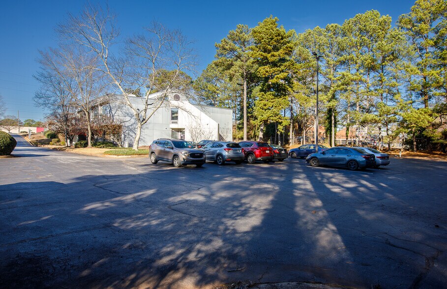 More Photos Of 3516 Covington Hwy, Decatur Office For Sale