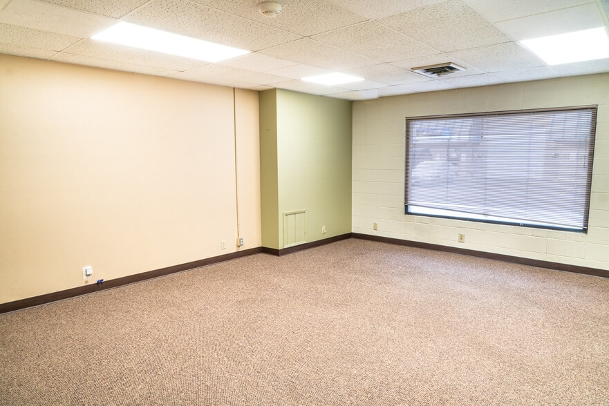 More Photos Of 815-817 N Central Ave, Medford Storefront For Lease