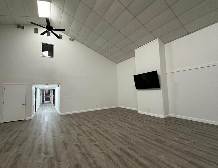 More Photos Of 400 Uhland Rd, San Marcos Unknown For Lease