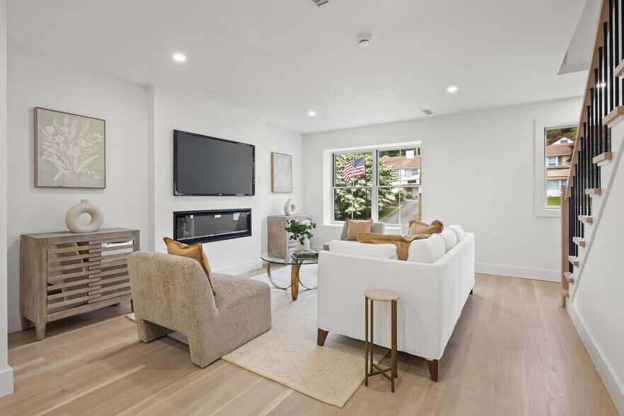 More Photos Of 26 Homestead Ln, Greenwich Apartments For Sale