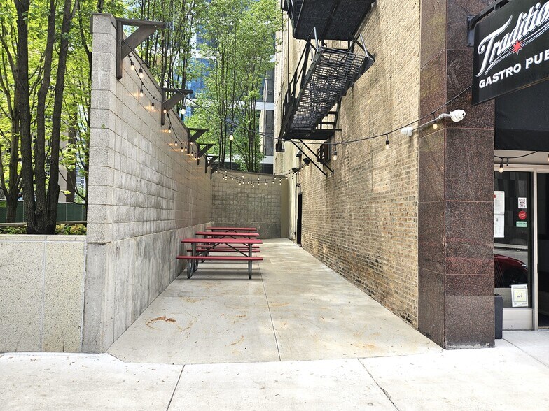 More Photos Of 160 N Franklin St, Chicago Office For Lease