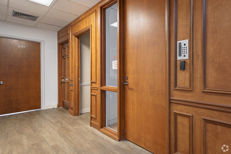 More Photos Of 70 Royal Poinciana Plz, Palm Beach Unknown For Lease