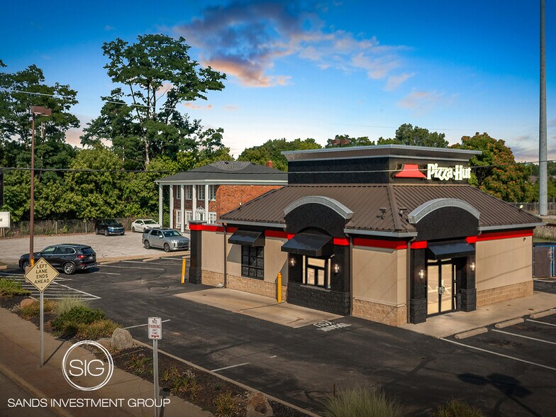 Primary Photo Of 1165 Mentor Ave, Painesville Fast Food For Sale