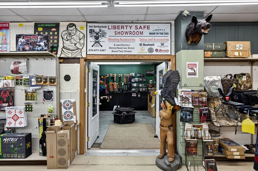 More Photos Of 23 W Main St, Canton Flex For Sale