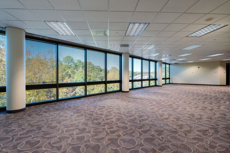 More Photos Of 1-2 Chase Corporate Dr, Hoover Business Park For Lease