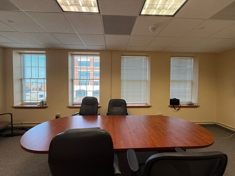 More Photos Of , La Plata Office For Sale