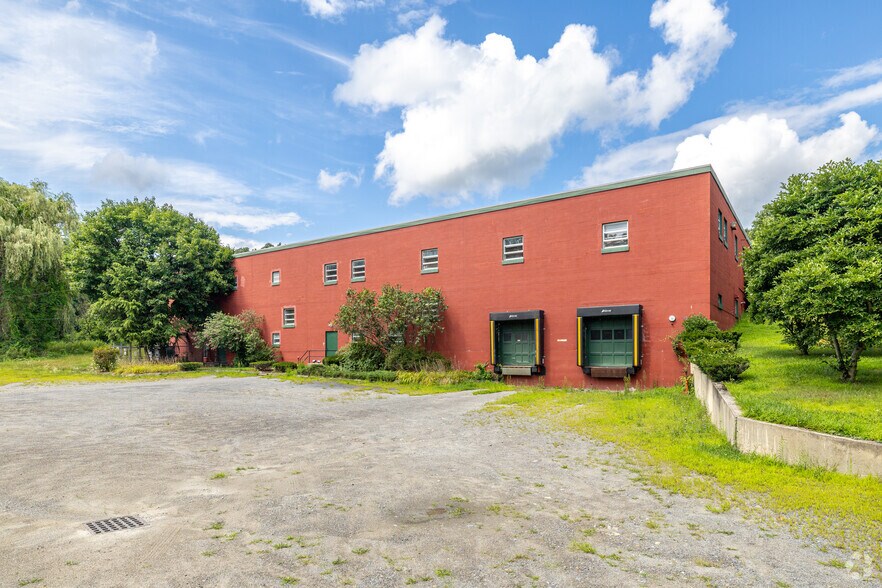 More Photos Of 1 Main St, Shirley Light Distribution For Lease