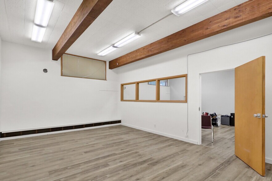 More Photos Of 1326 N Garden St, Bellingham Religious Facility For Lease