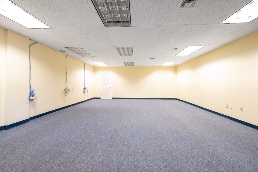 More Photos Of 477 Boston Post Rd, Orange Storefront Retail Office For Lease