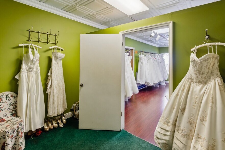 More Photos Of 4066 Broward Blvd, Fort Lauderdale Storefront Retail Office For Sale