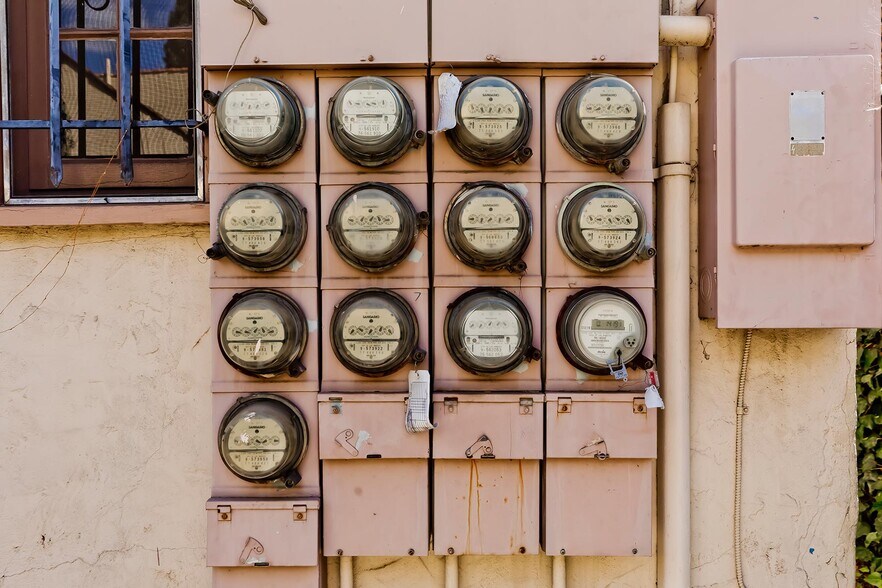 More Photos Of 637 N Spaulding Ave, Los Angeles Apartments For Sale