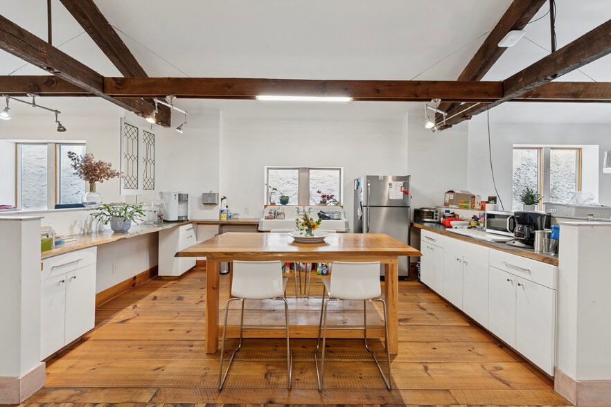 More Photos Of 1412 S Broad St, Philadelphia Storefront For Sale