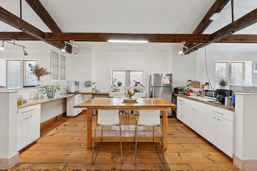 More Photos Of 1412 S Broad St, Philadelphia Storefront For Sale