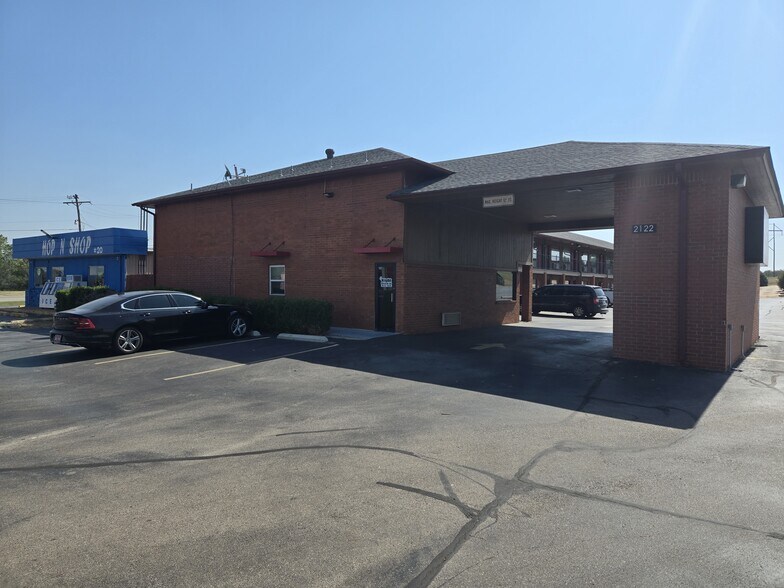 More Photos Of 2122 S Ok-74 Hwy, Purcell Hotel For Sale