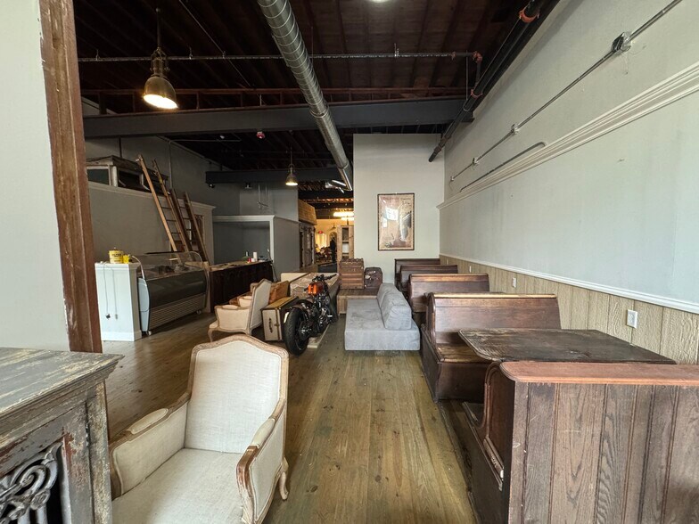 More Photos Of 414 Northampton St, Easton Restaurant For Lease