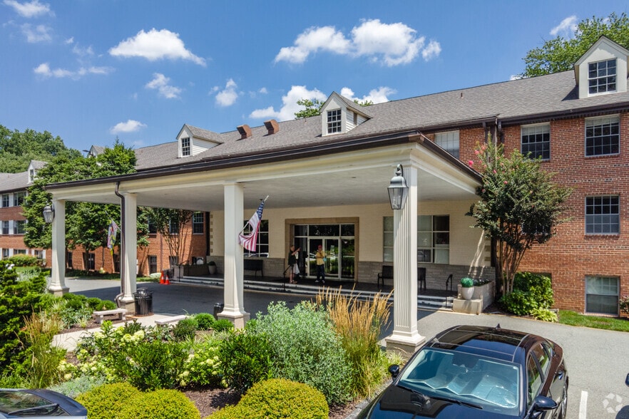 More Photos Of 5301 Westbard Cir, Bethesda Apartments For Sale