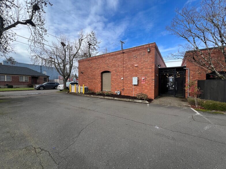More Photos Of 3332 N Lombard St, Portland Office For Sale