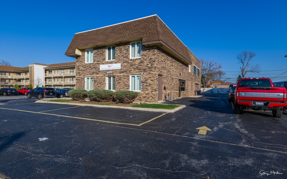 More Photos Of 9757 S Kedzie Ave, Evergreen Park Office For Sale