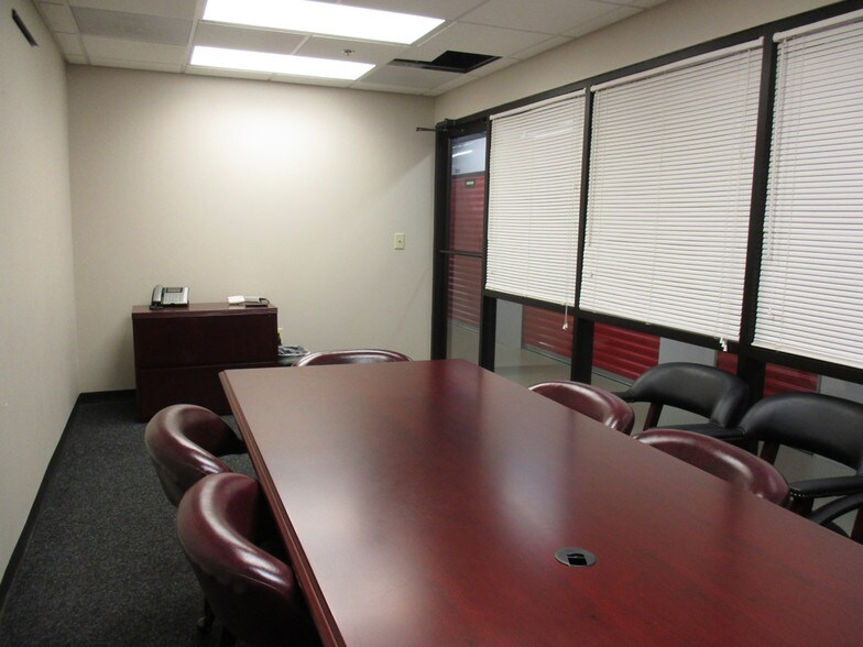 More Photos Of 1125 Roberts Blvd, Kennesaw Self Storage For Lease