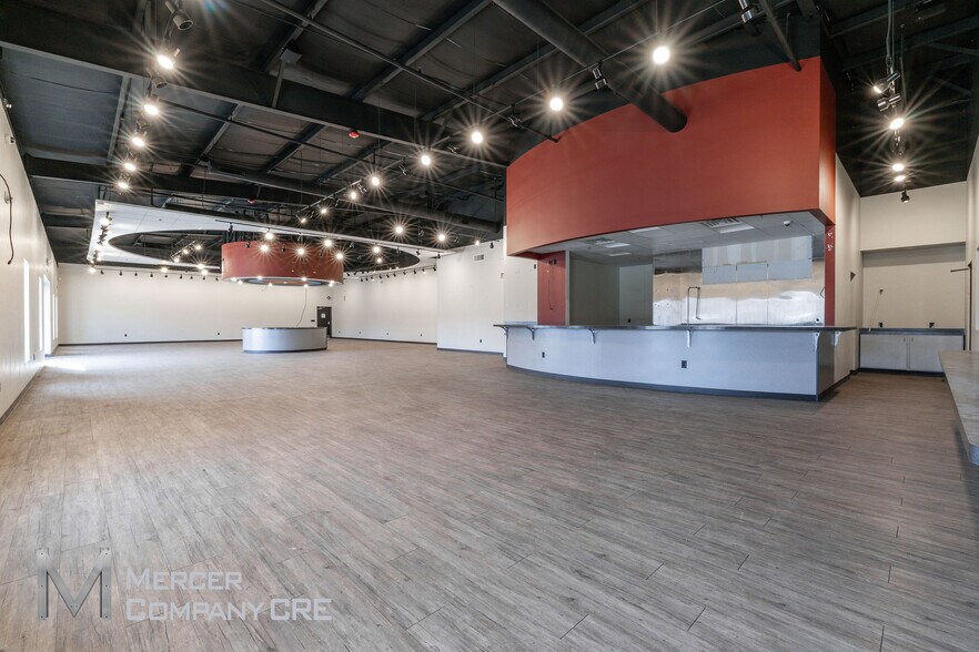 More Photos Of 8317 Gateway Ter, Oklahoma City Showroom For Sale