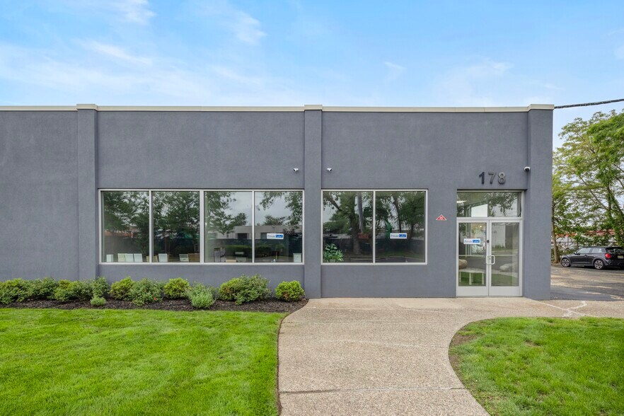 More Photos Of 178 Commerce Rd, Carlstadt Manufacturing For Sale