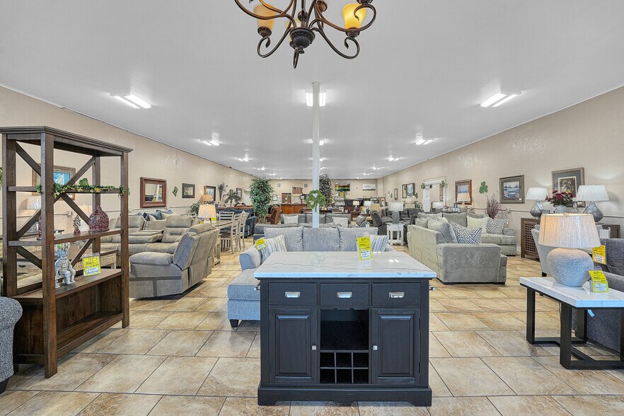 More Photos Of 1127 NW Cache Rd, Lawton General Retail For Sale