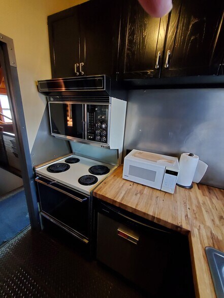 More Photos Of 4020 N Huetter Rd, Coeur d'Alene Flex For Lease