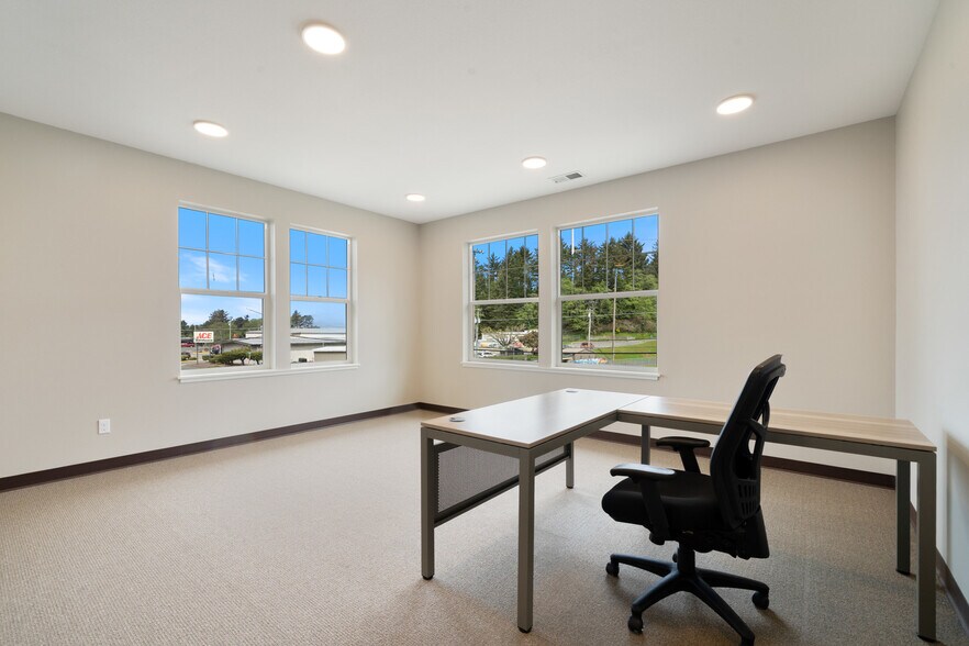 More Photos Of 2210 NE 22nd St, Lincoln City Office For Lease