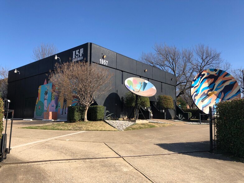 More Photos Of 1957 E Irving Blvd, Irving Movie Radio TVStudio For Sale